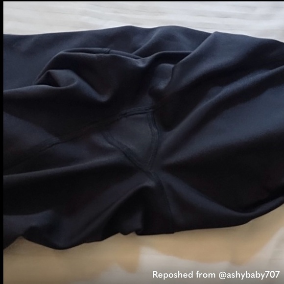 Alo Airlift Leggings - Picture 4 of 5